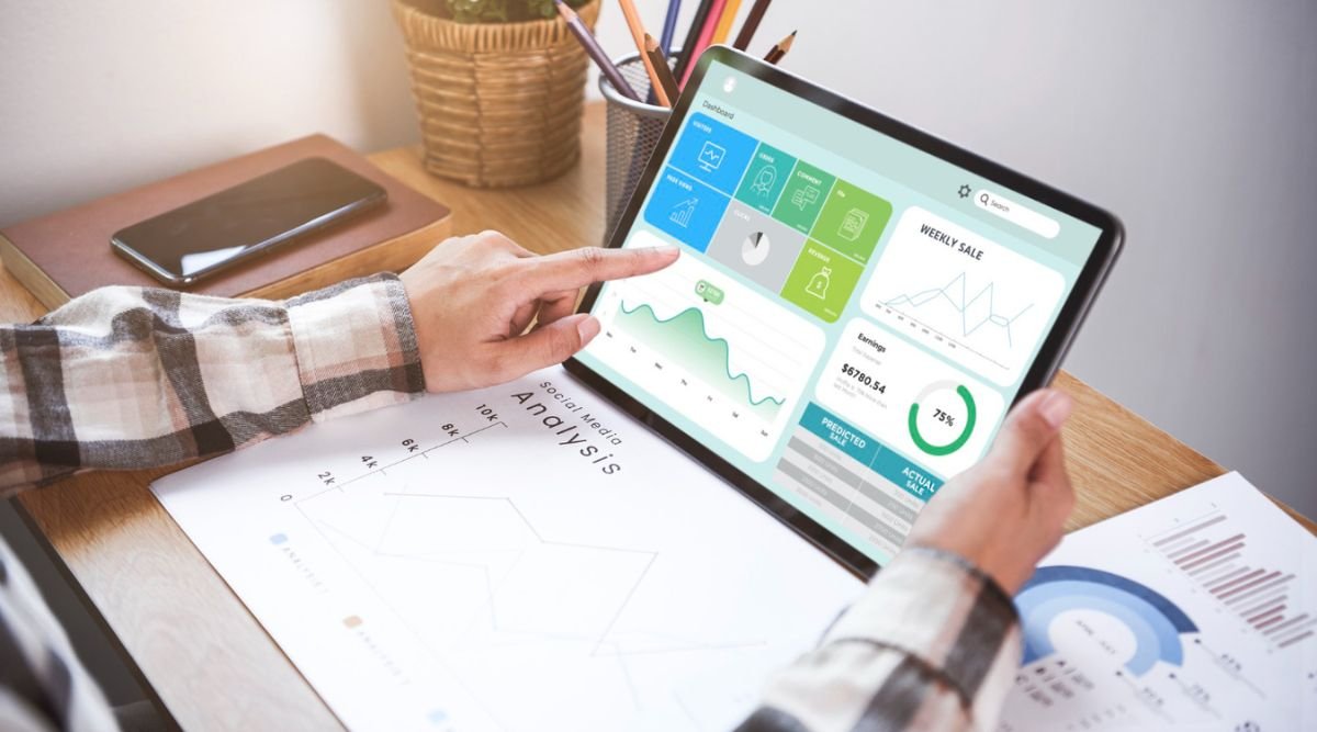 Digital Marketing Specialist from Digital is working on keyword research for PPC